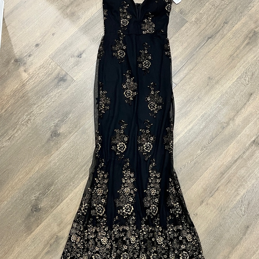 NWT Discontinued Windsor Embellished Strapless
Bustier Gown